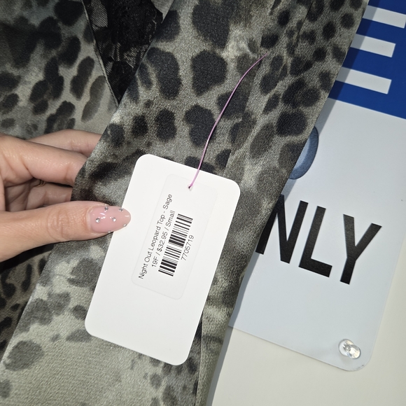 5 Tops Bundle - Picture 11 of 11